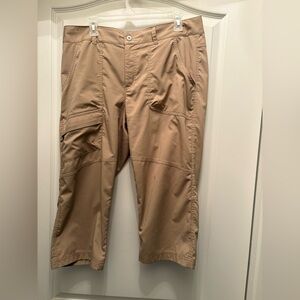 Women’s Columbia Omni Shield Capri Cargo Pants Size 14